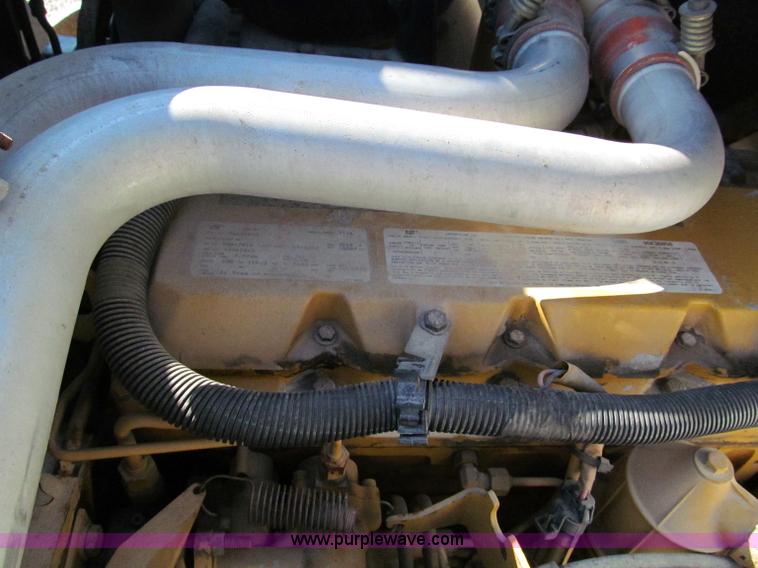 image for item E5609 1996 Chevrolet Kodiak flatbed tow truck