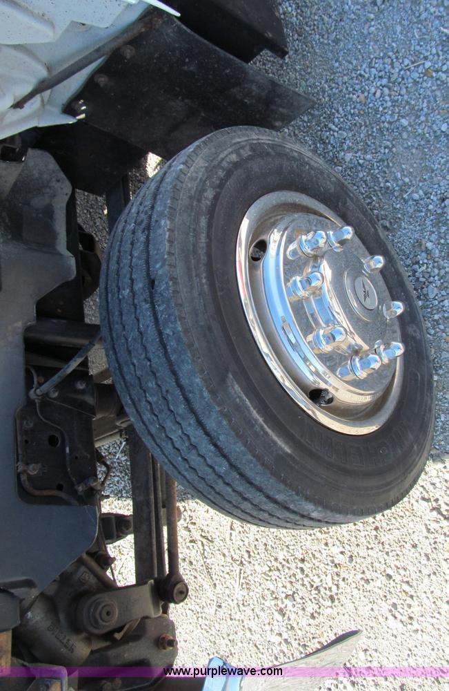 image for item E5609 1996 Chevrolet Kodiak flatbed tow truck