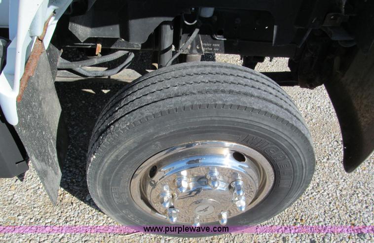 image for item E5609 1996 Chevrolet Kodiak flatbed tow truck