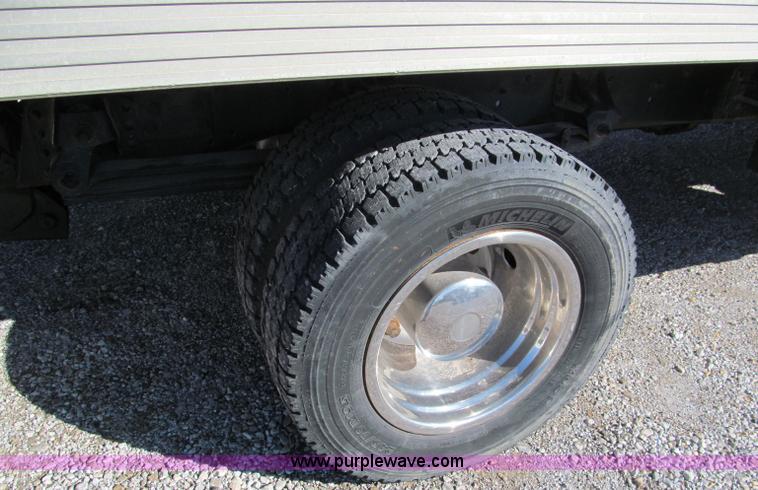 image for item E5609 1996 Chevrolet Kodiak flatbed tow truck