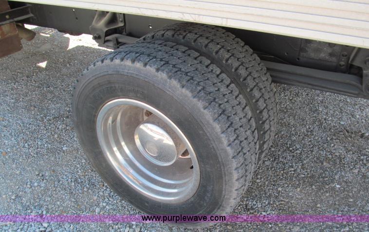 image for item E5609 1996 Chevrolet Kodiak flatbed tow truck