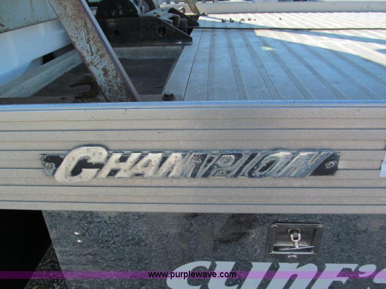 image for item E5609 1996 Chevrolet Kodiak flatbed tow truck