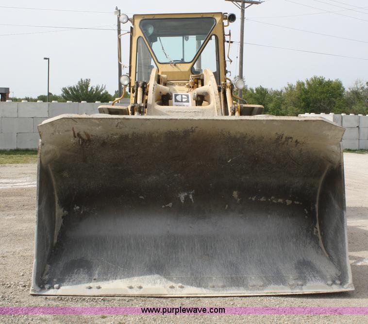 image for item F2527 1975 Caterpillar 966C wheel loader