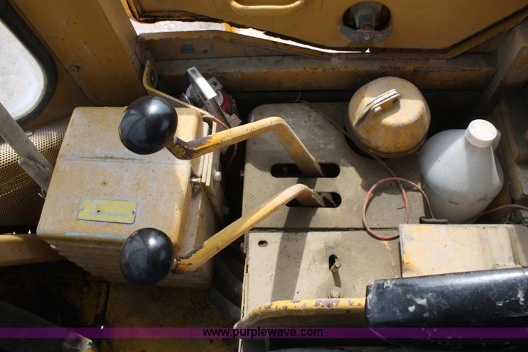 image for item F2527 1975 Caterpillar 966C wheel loader