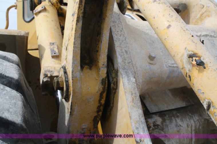 image for item F2527 1975 Caterpillar 966C wheel loader