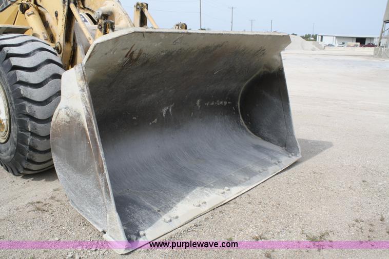 image for item F2527 1975 Caterpillar 966C wheel loader