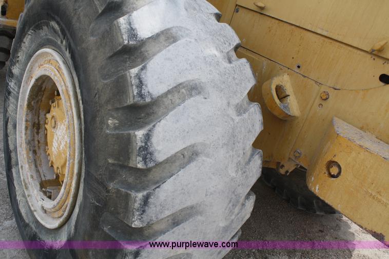 image for item F2527 1975 Caterpillar 966C wheel loader