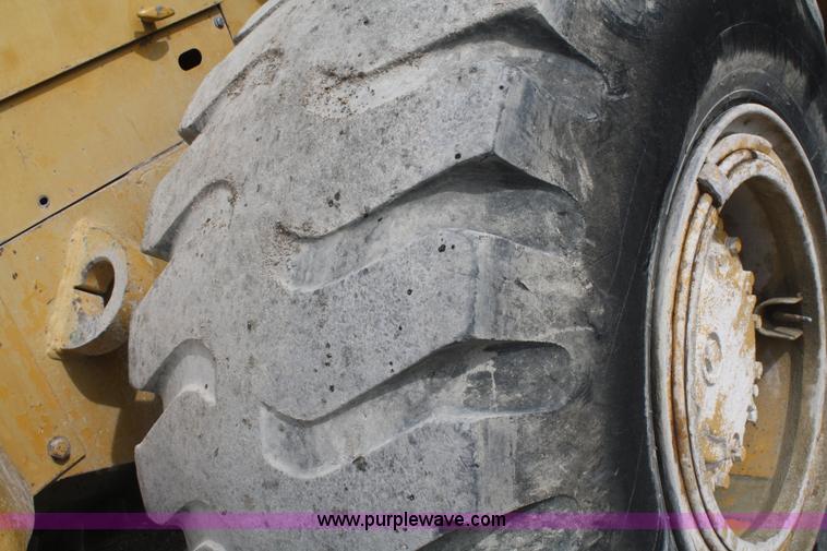 image for item F2527 1975 Caterpillar 966C wheel loader