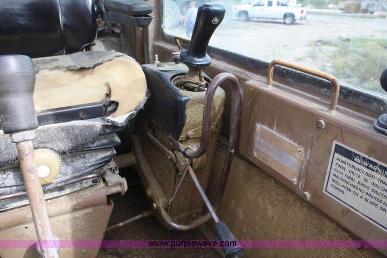 image for item F2617 1989 Caterpillar 225D-LC excavator