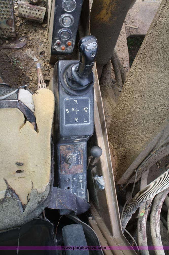 image for item F2617 1989 Caterpillar 225D-LC excavator