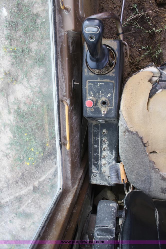 image for item F2617 1989 Caterpillar 225D-LC excavator