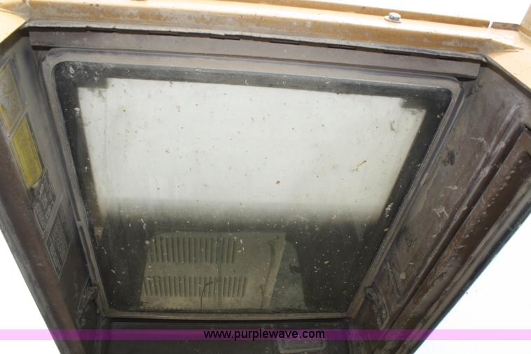 image for item F2617 1989 Caterpillar 225D-LC excavator