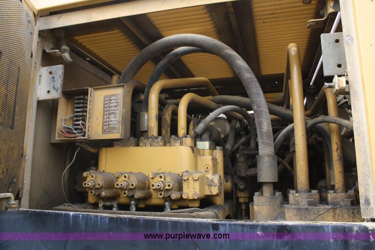 image for item F2617 1989 Caterpillar 225D-LC excavator