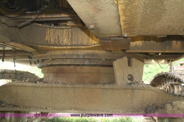 image for item F2617 1989 Caterpillar 225D-LC excavator