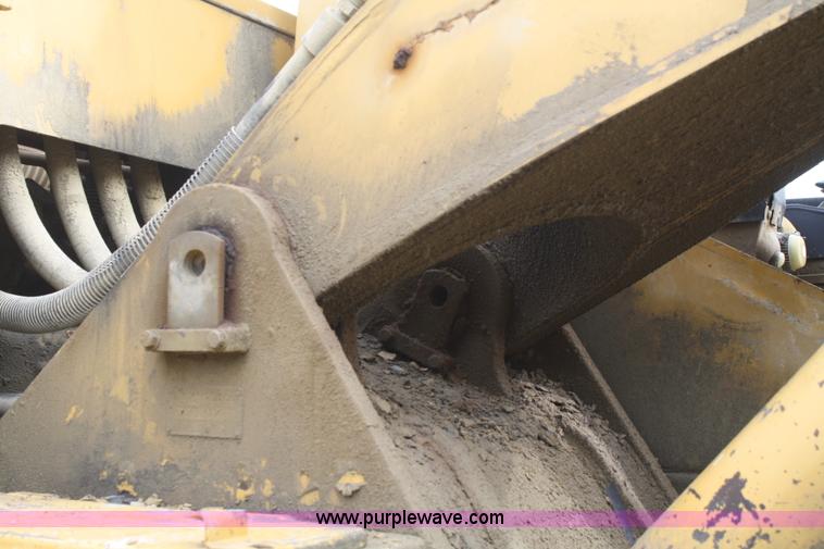 image for item F2617 1989 Caterpillar 225D-LC excavator