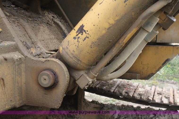 image for item F2617 1989 Caterpillar 225D-LC excavator