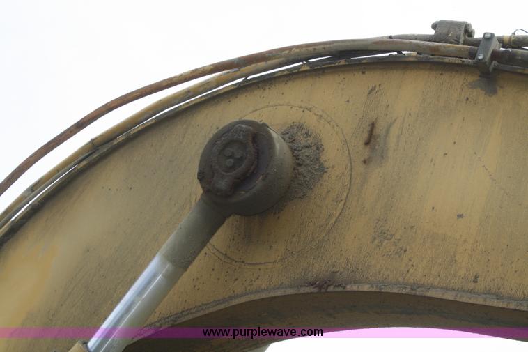 image for item F2617 1989 Caterpillar 225D-LC excavator