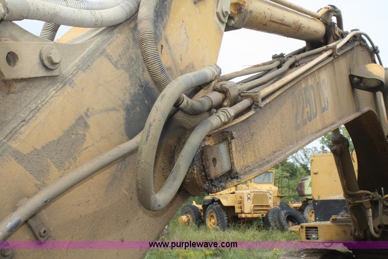 image for item F2617 1989 Caterpillar 225D-LC excavator
