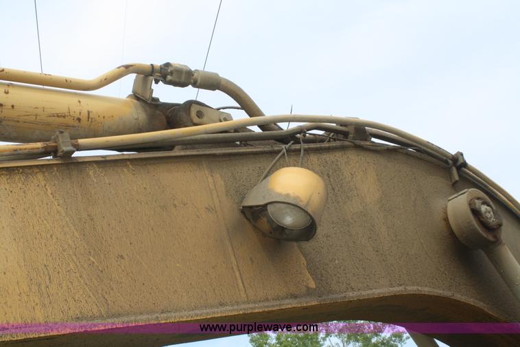 image for item F2617 1989 Caterpillar 225D-LC excavator