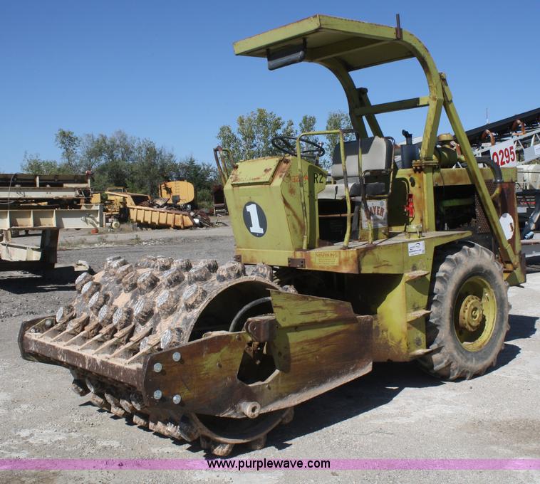 image for item F2629 RayGo 320-A vibratory padfoot compactor