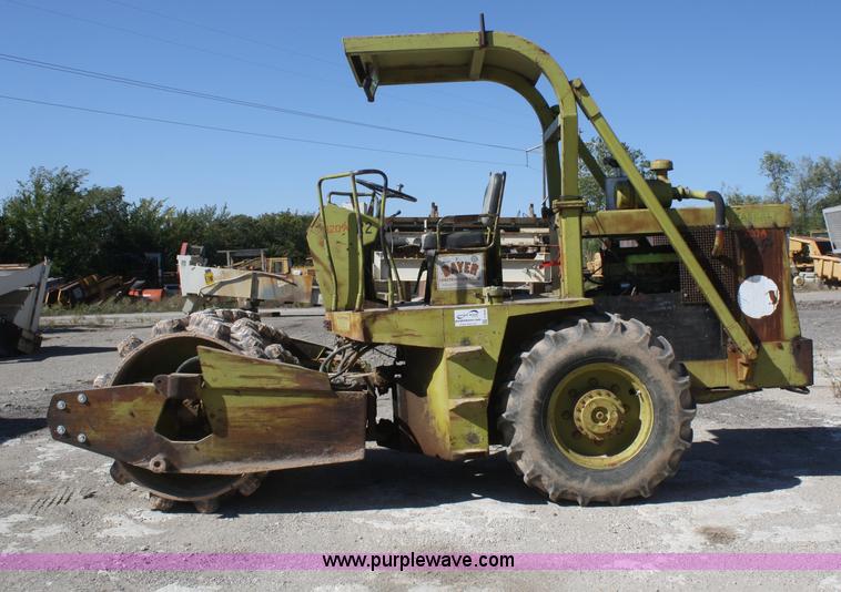 image for item F2629 RayGo 320-A vibratory padfoot compactor