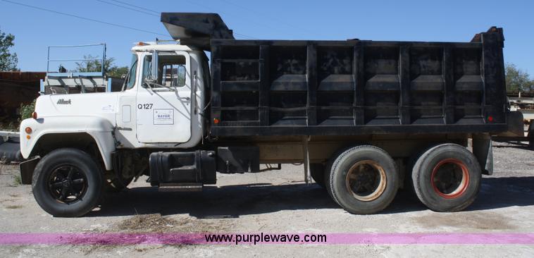 image for item F2630 1973 Mack R600 dump truck