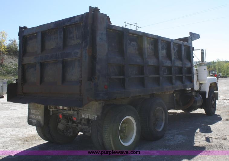 image for item F2630 1973 Mack R600 dump truck