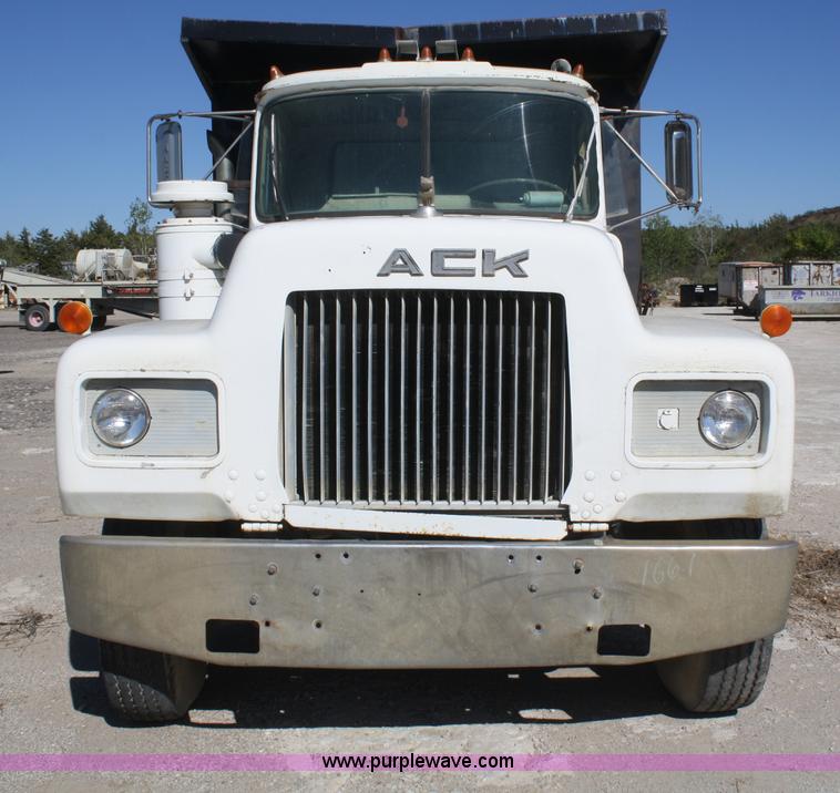 image for item F2630 1973 Mack R600 dump truck