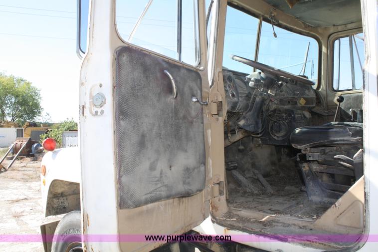 image for item F2630 1973 Mack R600 dump truck