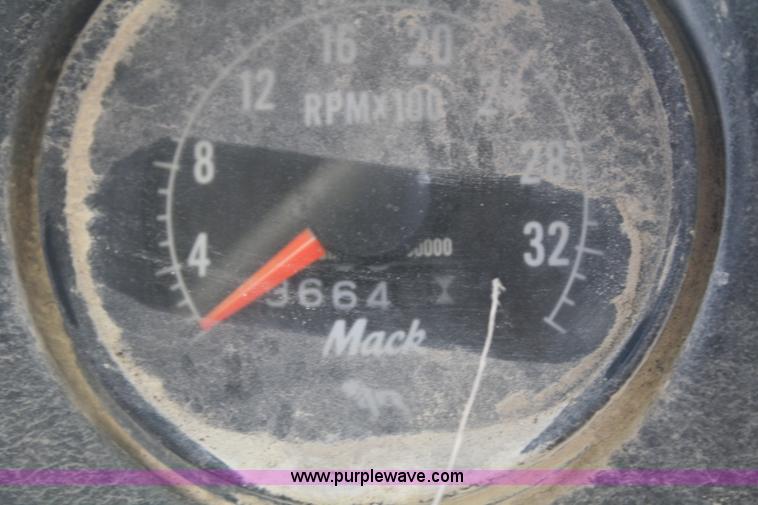 image for item F2630 1973 Mack R600 dump truck