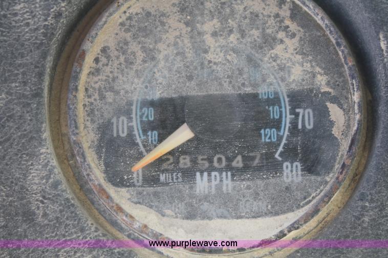 image for item F2630 1973 Mack R600 dump truck