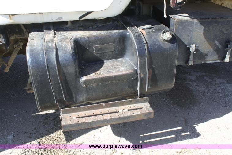 image for item F2630 1973 Mack R600 dump truck