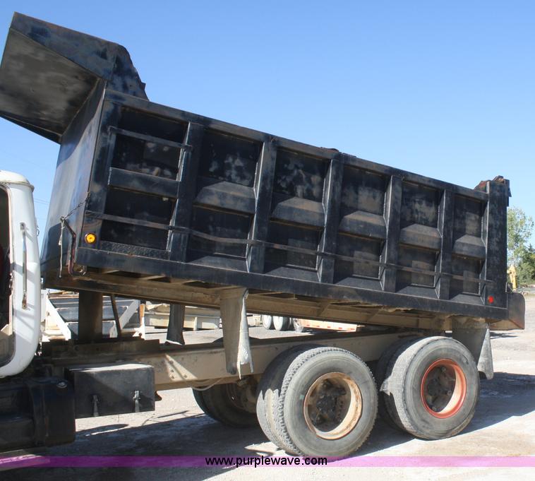 image for item F2630 1973 Mack R600 dump truck