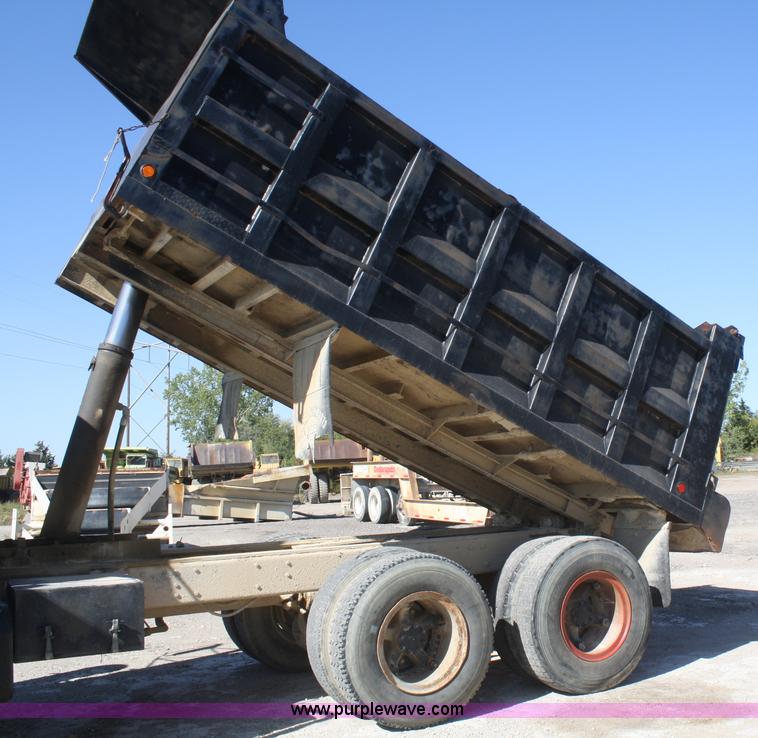 image for item F2630 1973 Mack R600 dump truck