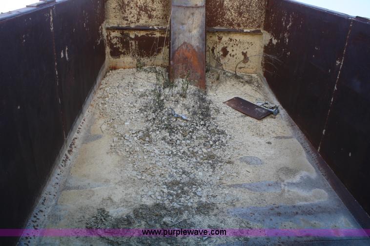 image for item F2630 1973 Mack R600 dump truck