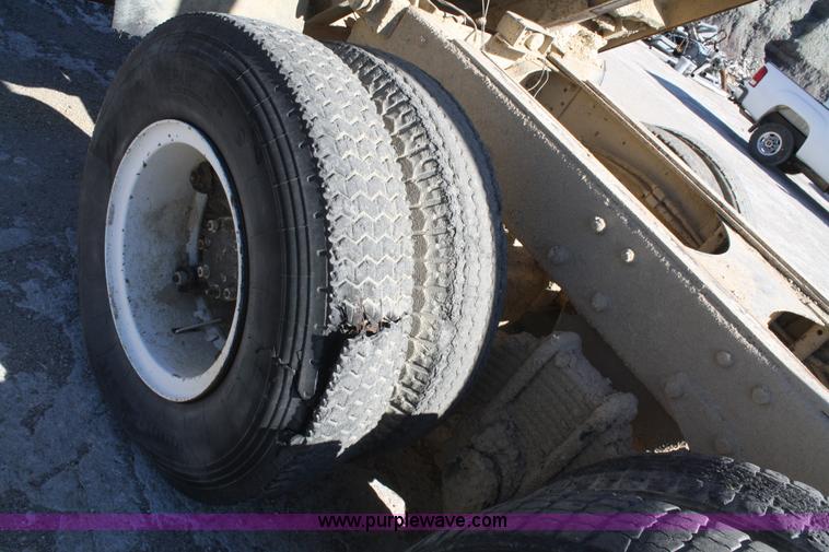 image for item F2630 1973 Mack R600 dump truck