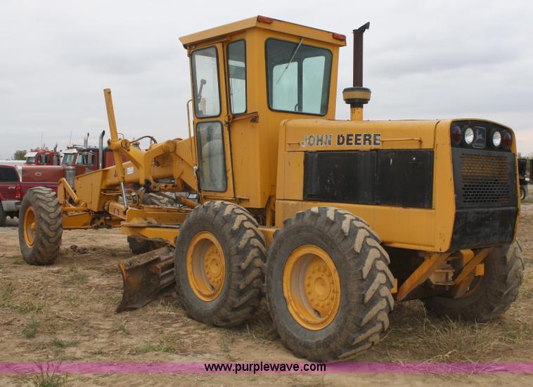 image for item F2645 1978 John Deere 670 articulating motor grader