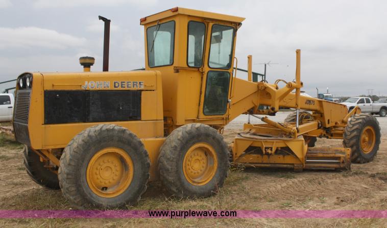 image for item F2645 1978 John Deere 670 articulating motor grader