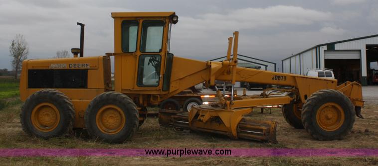 image for item F2645 1978 John Deere 670 articulating motor grader