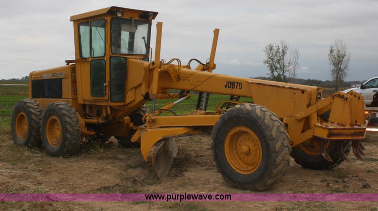 image for item F2645 1978 John Deere 670 articulating motor grader