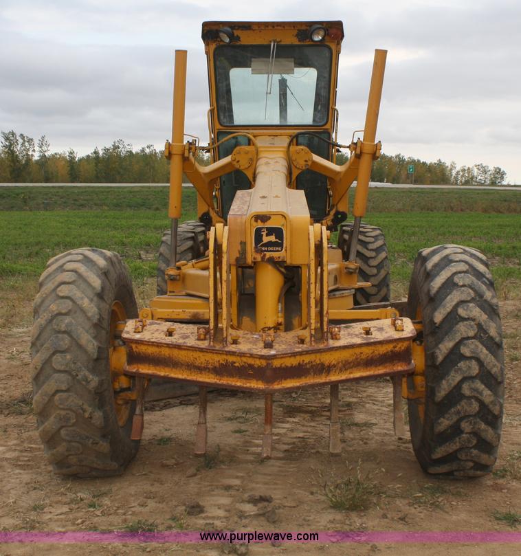image for item F2645 1978 John Deere 670 articulating motor grader