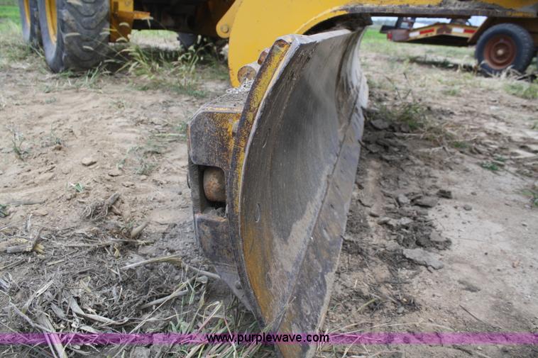 image for item F2645 1978 John Deere 670 articulating motor grader