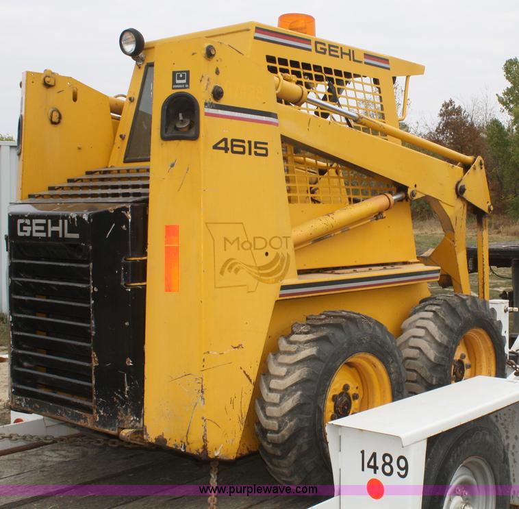 image for item F2658 1989 Gehl 4615 skid steer