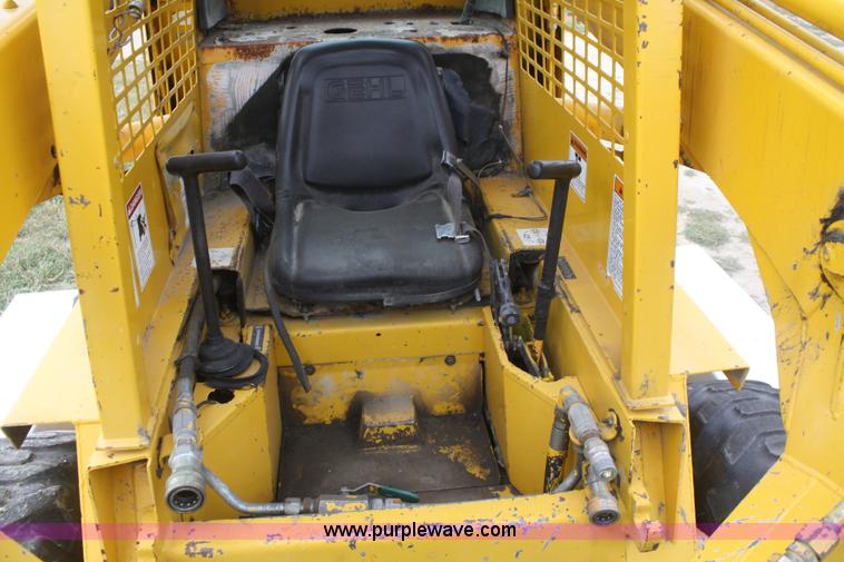 image for item F2658 1989 Gehl 4615 skid steer
