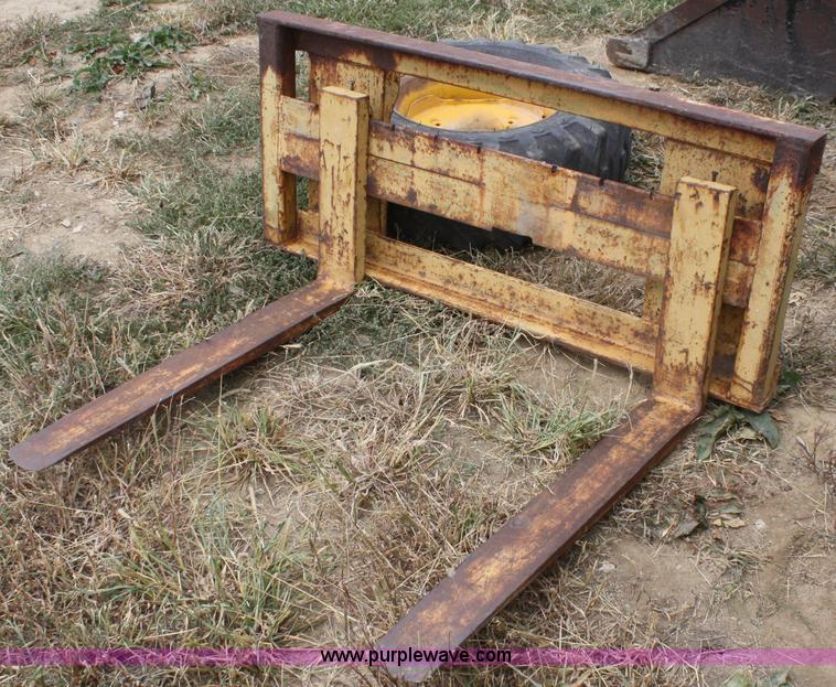 image for item F2658 1989 Gehl 4615 skid steer