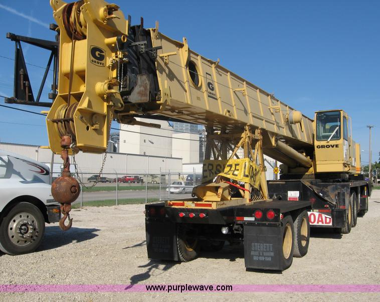 image for item F4578 1985 Grove TMS760 60 ton hydraulic crane with carrier