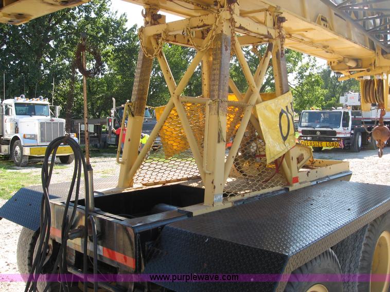 image for item F4578 1985 Grove TMS760 60 ton hydraulic crane with carrier
