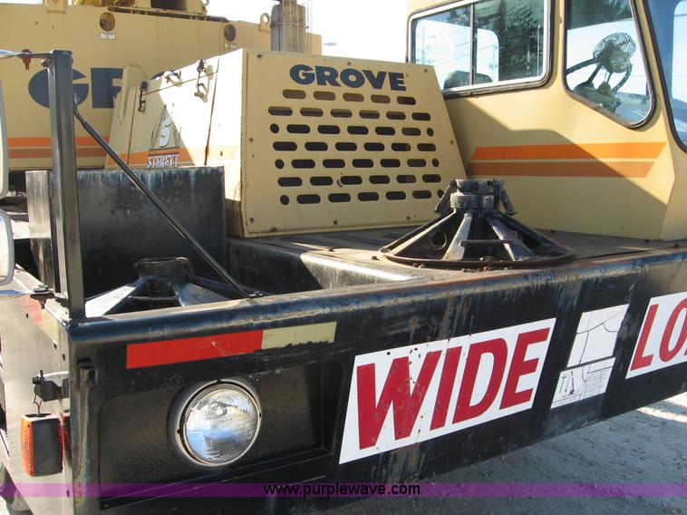 image for item F4578 1985 Grove TMS760 60 ton hydraulic crane with carrier