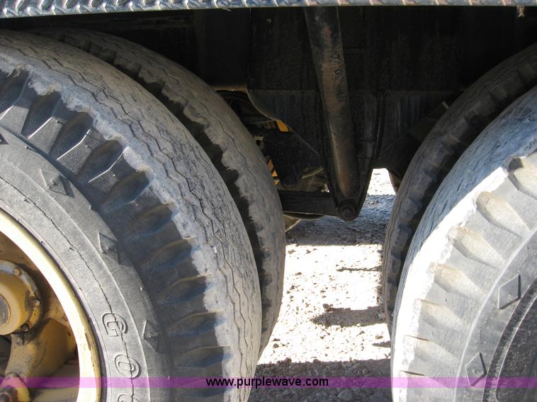 image for item F4578 1985 Grove TMS760 60 ton hydraulic crane with carrier