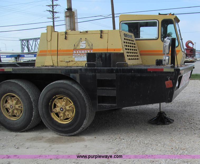 image for item F4578 1985 Grove TMS760 60 ton hydraulic crane with carrier